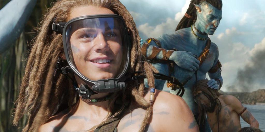 제이크와 네이티리 가족이 툴쿤과 함께 아름다운 산호초 바다에서 수영하는 모습